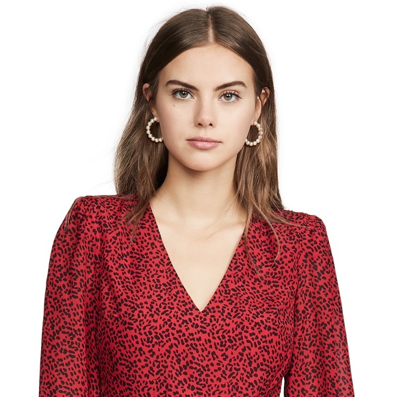 Alice + Olivia Dresses & Skirts - NWT Alice + Olivia Polly Strong Shoulder V Neck Dress Size 14